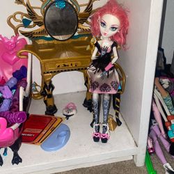 New Post For Monster High Dolls I Had To Find The Clothes For Some More Dolls That I Found But This Is Most Of All The Ones I Could Find 