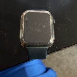 Apple Watch SE (Includes Screen Protector And Charger)