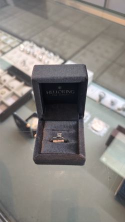 14k white gold ladies solitaire ring