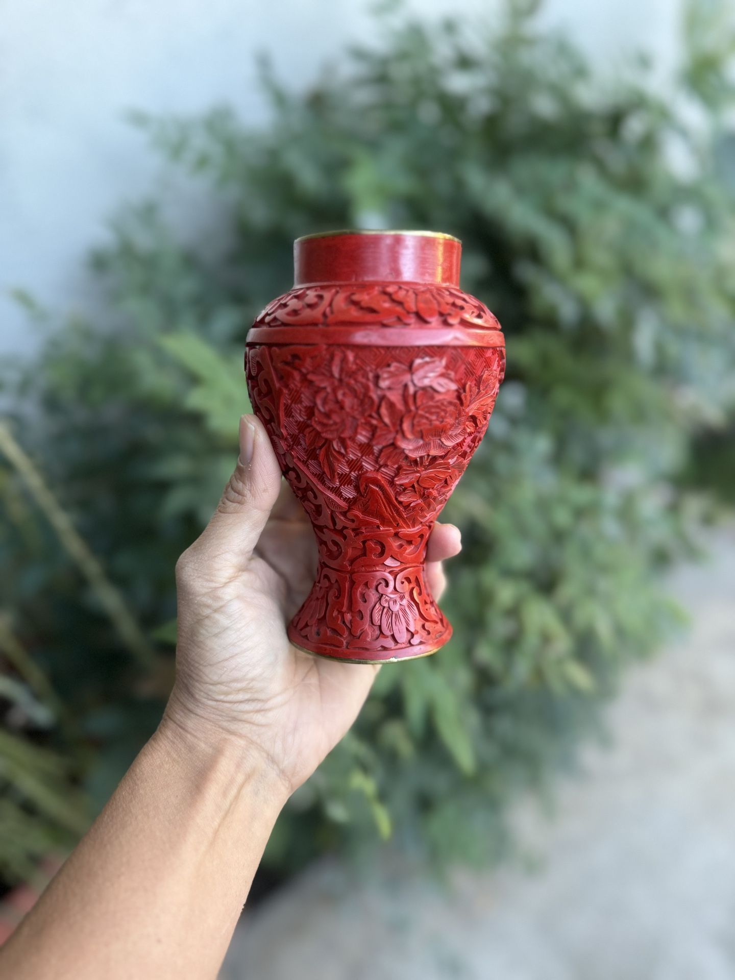 VINTAGE ASIAN CHINESE RED CINNABAR CARVED FLORAL VASE BLUE ENAMEL