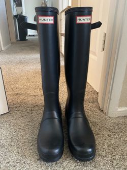 Hunter rain boots brand new. $70