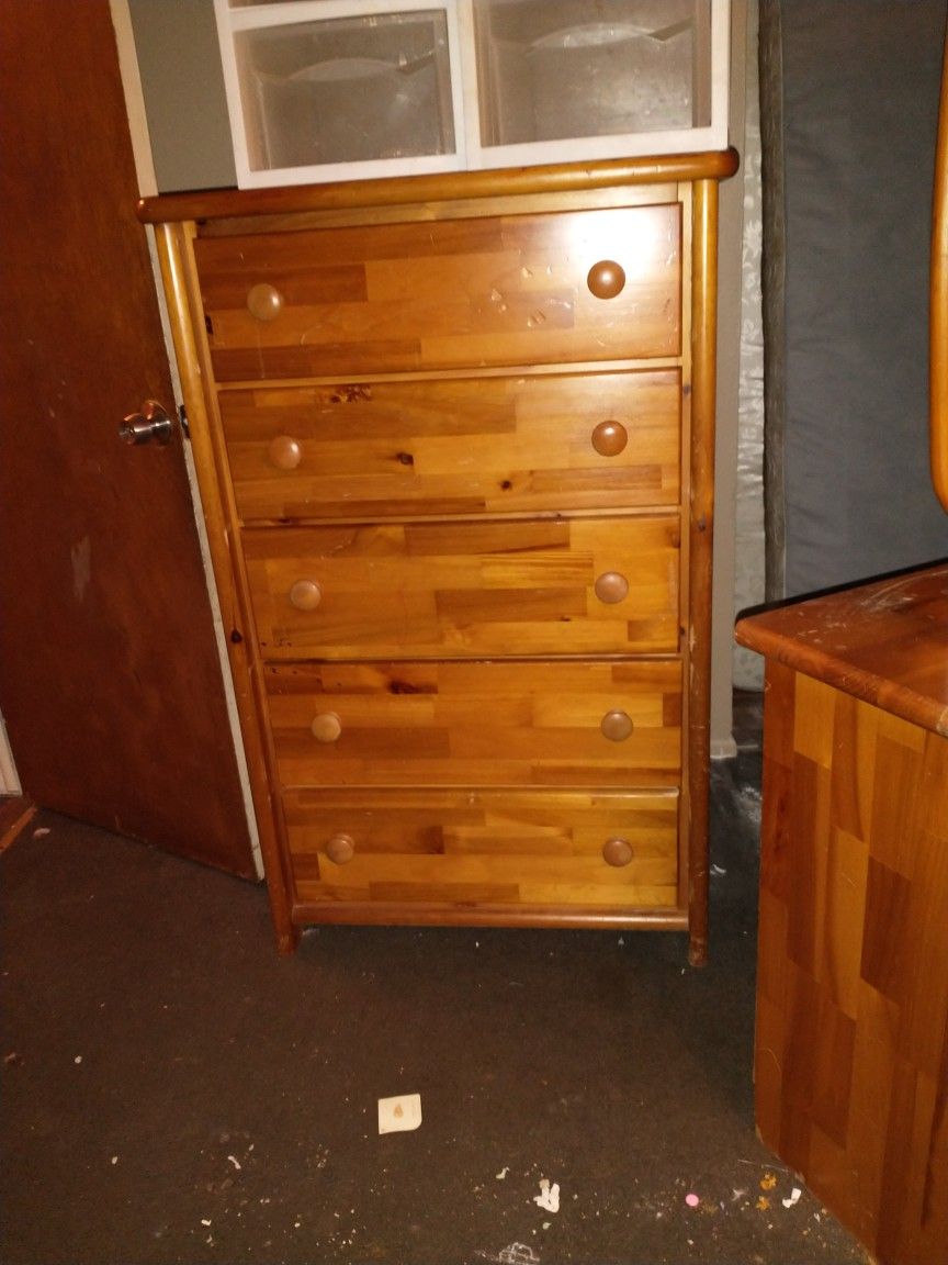 Wood Dresser 5 Drawer for Sale in Summit, IL OfferUp