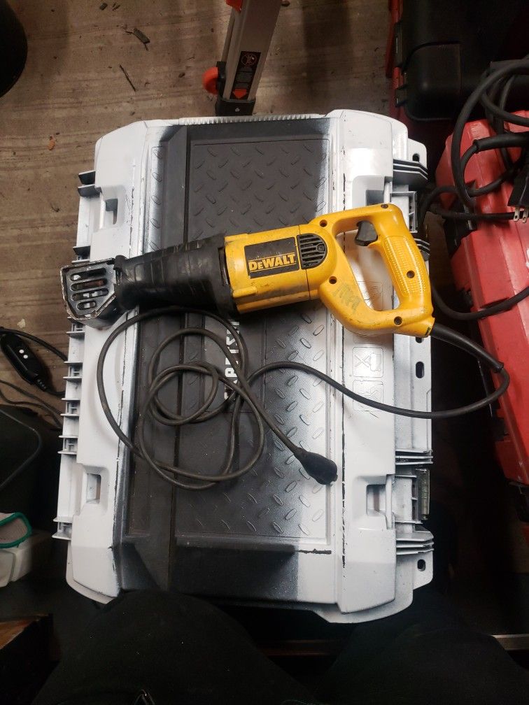 DeWalt V.S. Reciprocating Saw