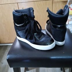 Womans Pink Boots With Fur Inside