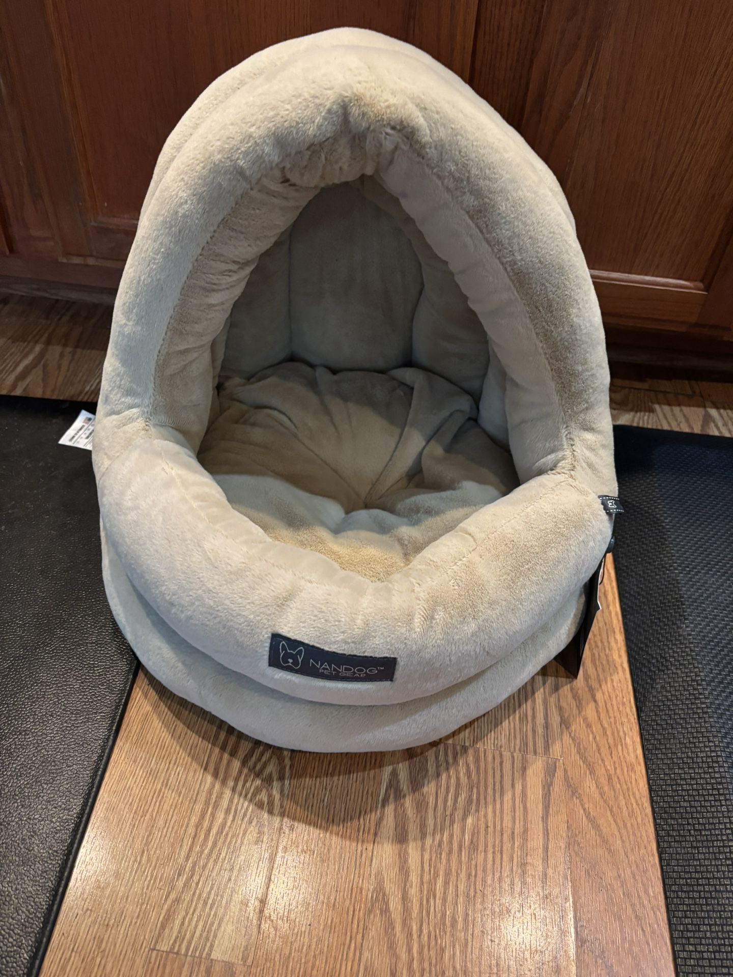 Dog Bed. Cat Bed. NEW. Super Soft And Comfortable