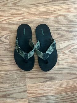 Boys flip flops