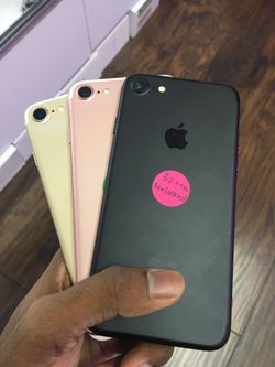 iPhone 7 32GB / 128GB Factory Unlocked Excellent Condition With Free Charger