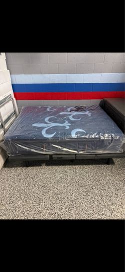 Stearn and Foster Queen Mattress - Like new