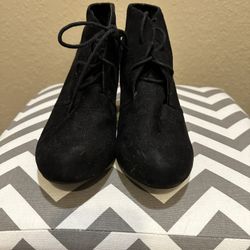 Elegant Heeled Boots 