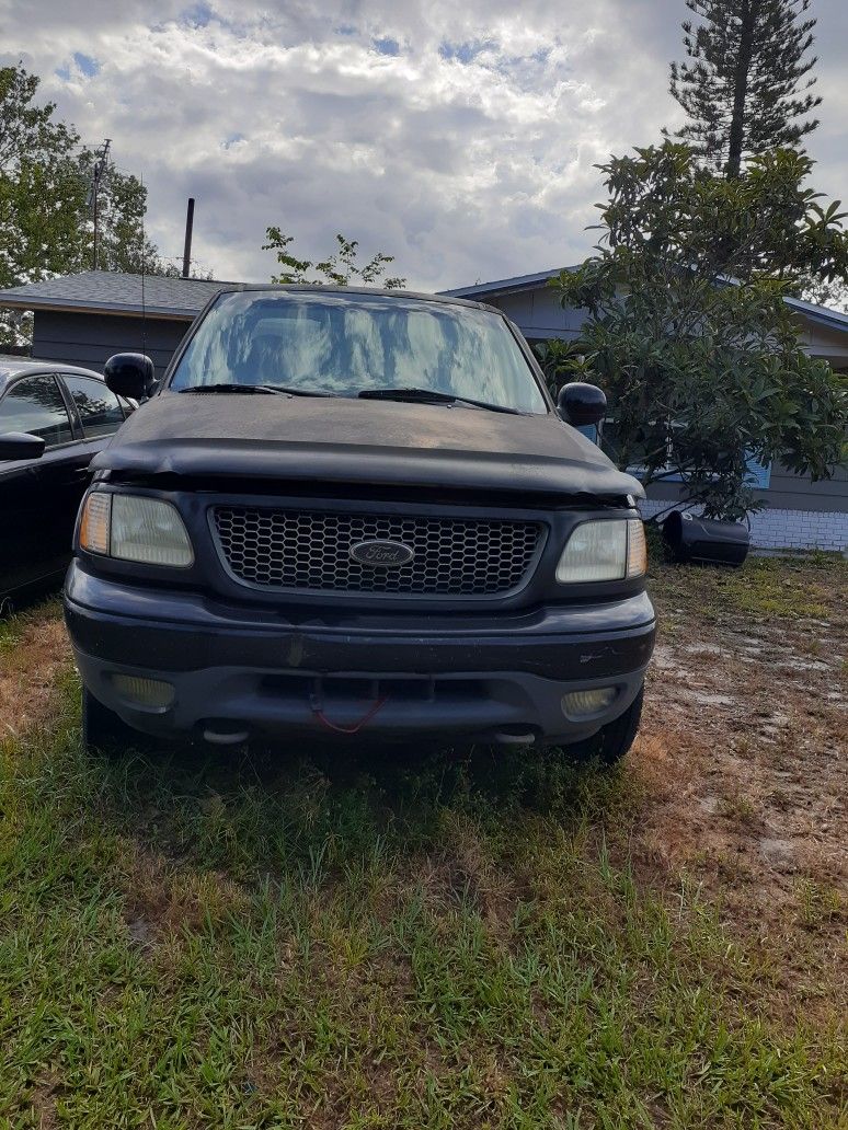 2000 Ford E-150