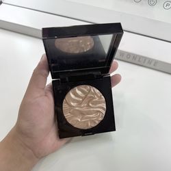 Laura Mercier “Indiscretion” Face Illuminating Powder
