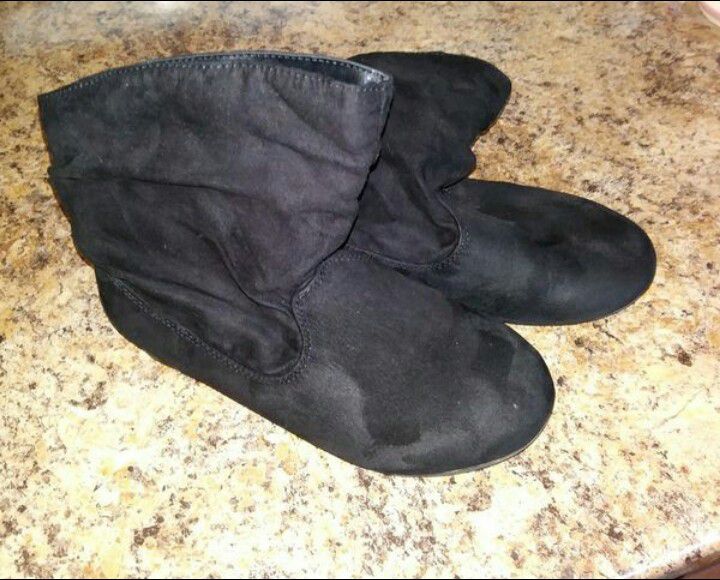 Girls size 1 ankle boots