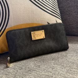 Michael Kors Jet Set Travel Women's Wallet