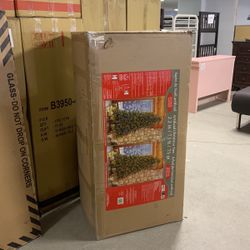 7.5’ Christmas Tree With 700 LED Lights