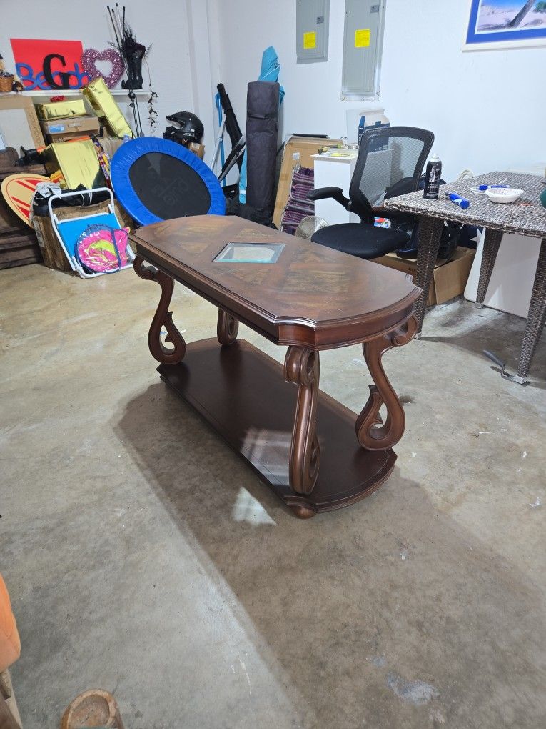 CONSOLE TABLE 