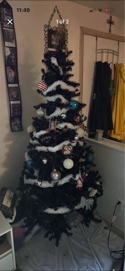 Black 6.5ft faux Christmas tree