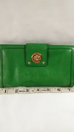 MARC BY MARC JACOBS GOLD TURNLOCK Pebble Green Neon Leather Wallet Clutch Bi-Fold Pre-owned 8x4.5x1 Contrast Stitching Vintage & RARE review Pictures