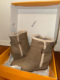 High heel boots