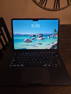 MACBOOK AIR 13IN M5