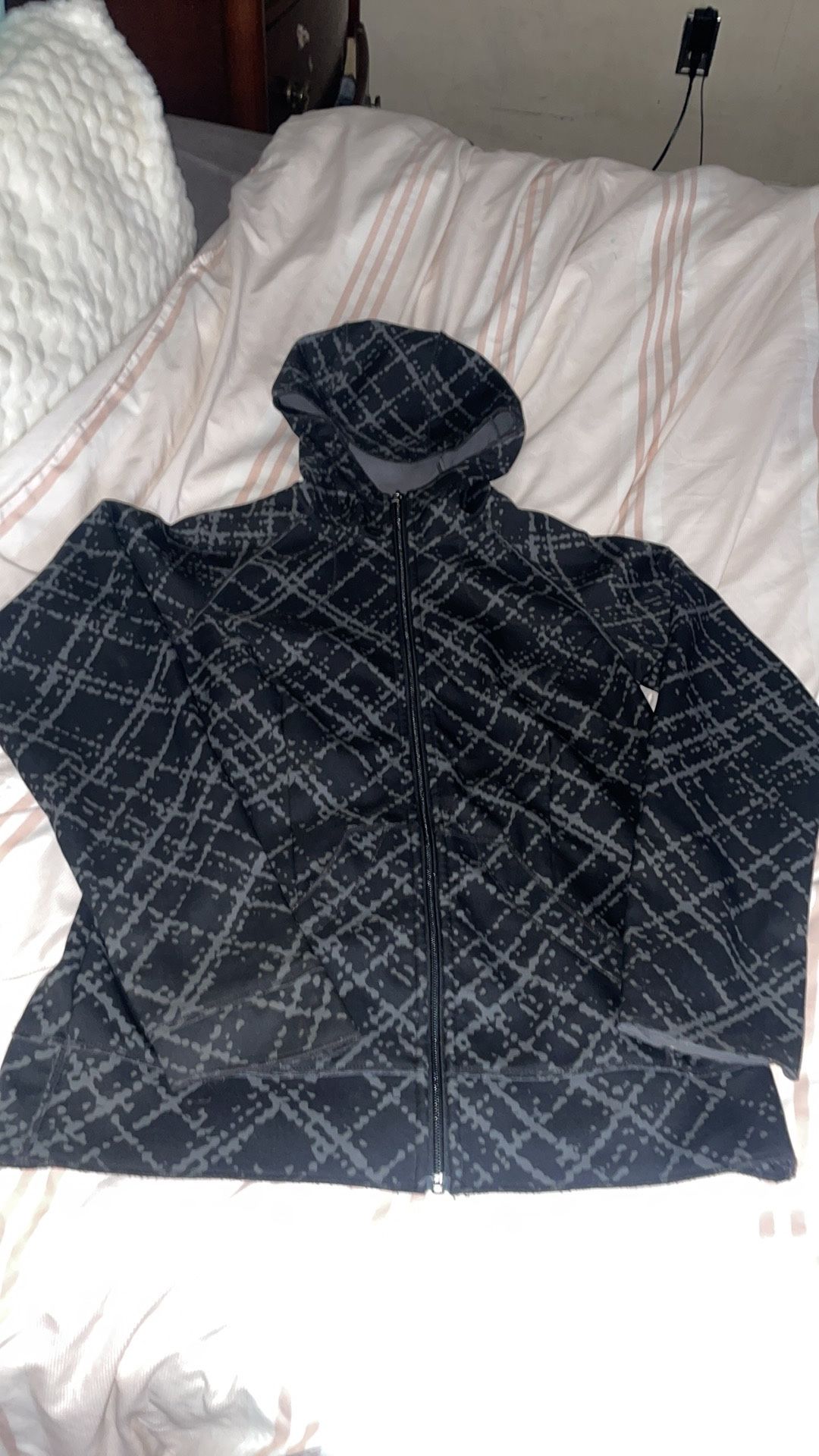 Women’s Columbia Sport Wear Tech Hoodie/light jacket size medium/ left arm sleeve damage