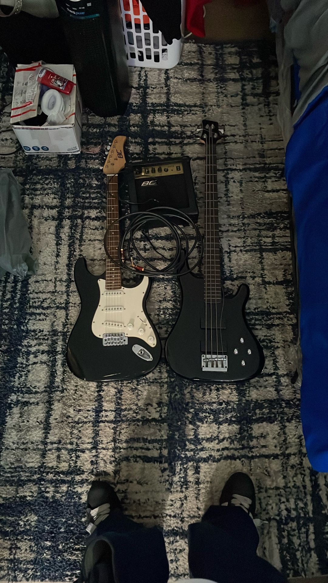 2 Guitars 1 Amp