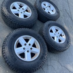 4 — 245/75r16 5x5 5x127 Stock Jeep Wrangler Grand Cherokee Wheels Rims Good 90% Treads Tires