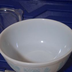 Pyrex Bowl