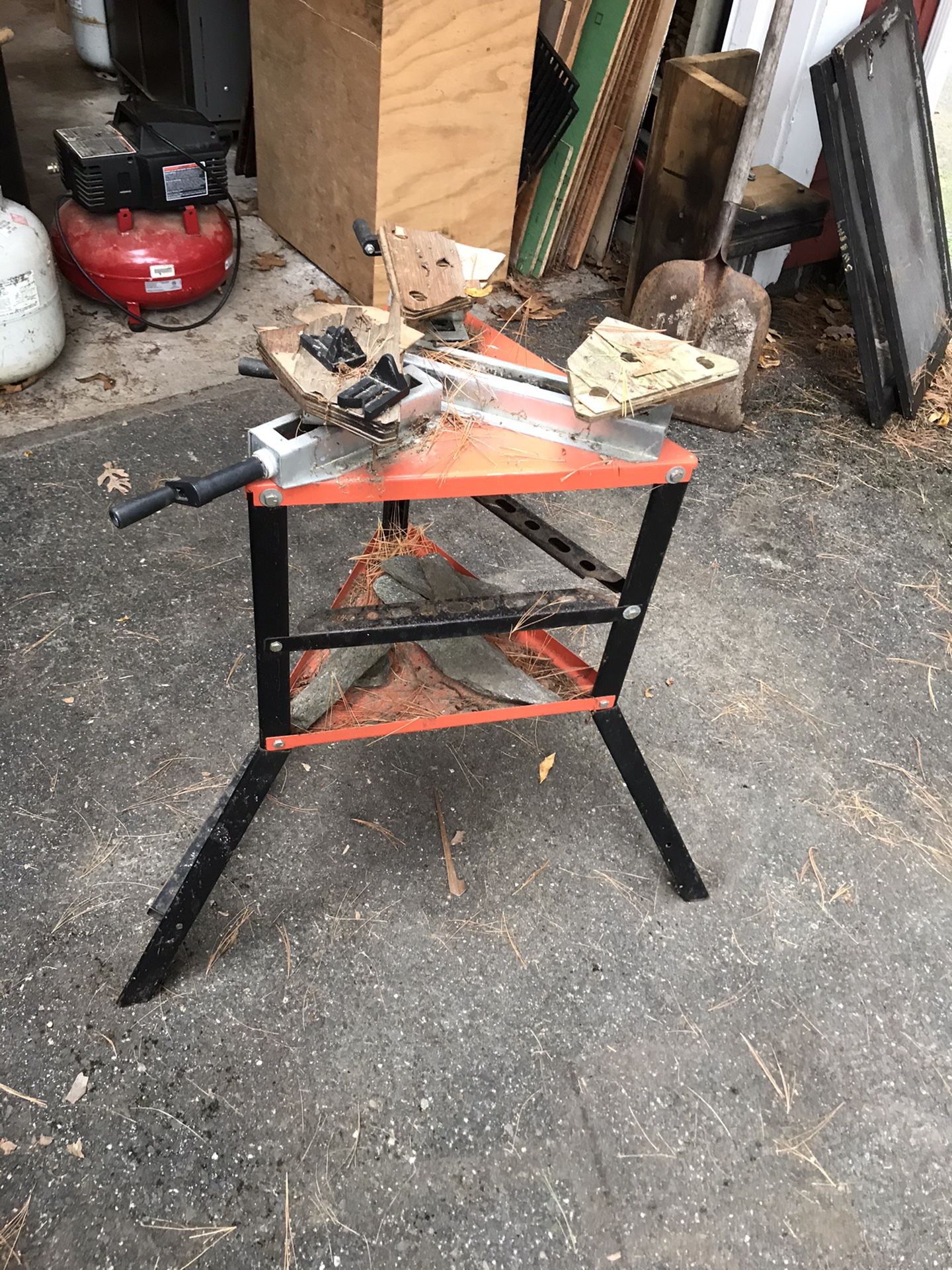 Tri- Stand