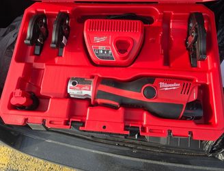 Milwaukee Press Tool 3 Dies