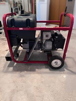 Generac 5000W Portable Generator (Briggs & Stratton 10HP) – Runs Great!