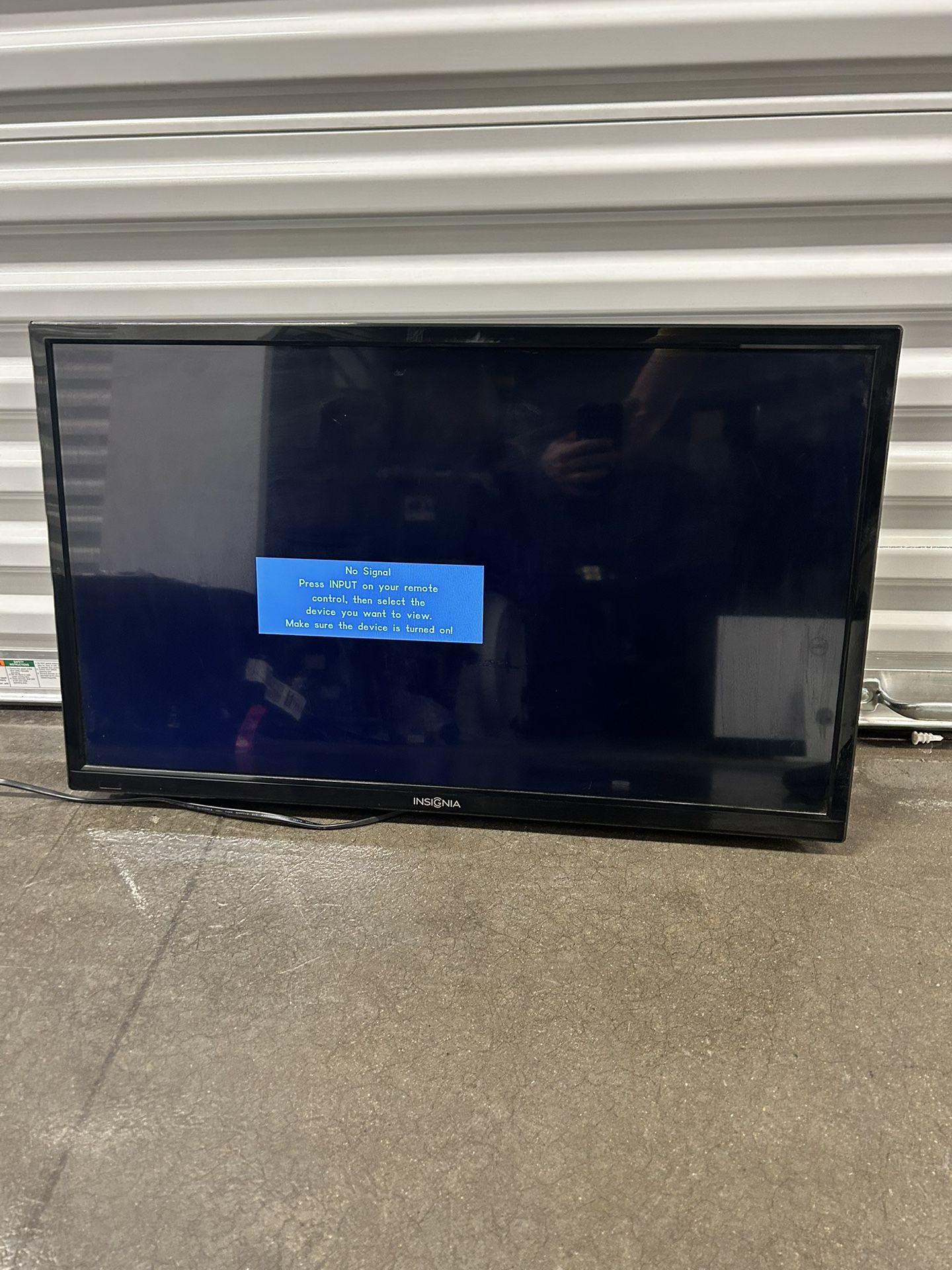 Insignia 32” Flat Screen TV