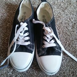 Black converse look size 8