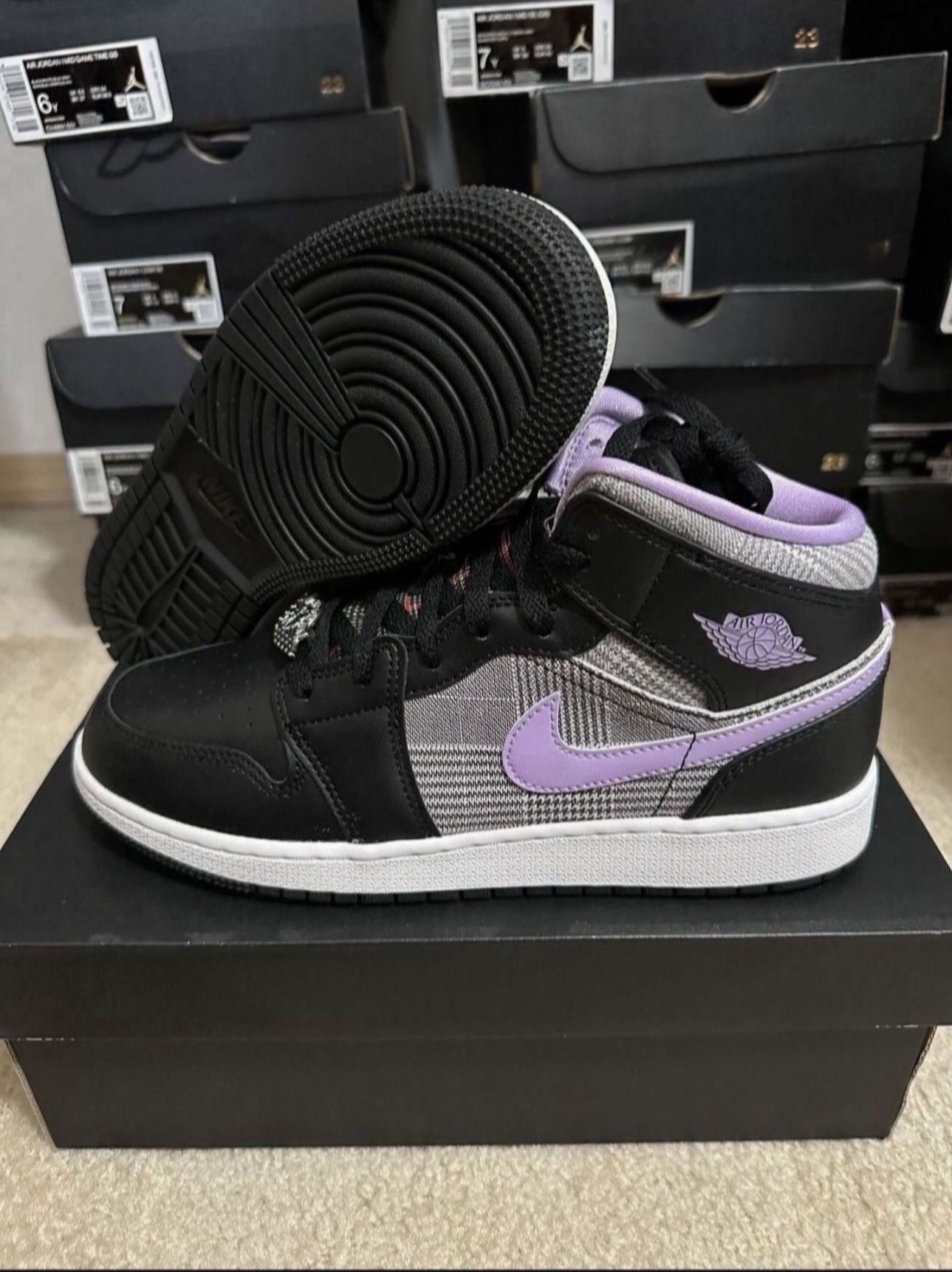 Jordan retro 1 mid SE GS "Houndstooth" DC7226-015 Size 7Y Brand New