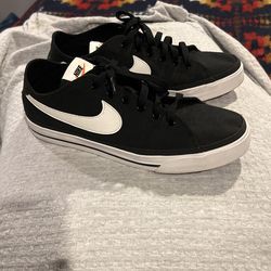 Nike Women’s Shoe 9.5
