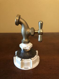 Faucet with adapter to 250 gallon water container
