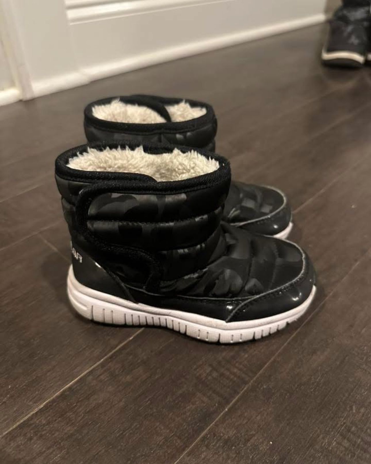 boys winter boots 9/10c