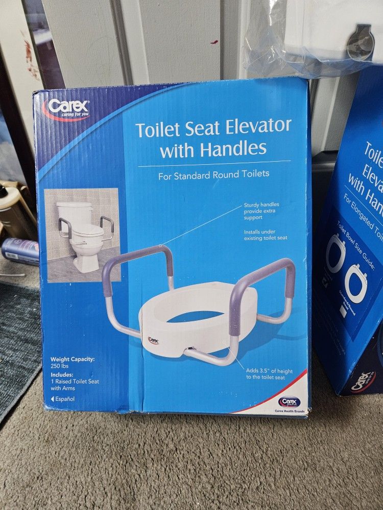 2 CAREX
Toilet Seat With Elevator