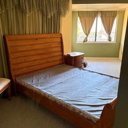 Broyhill Solid Wood Queen Size Bed Frame.