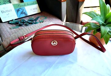 ⭐️ Autentic Michael Kors, Crossbody ⭐️ $70