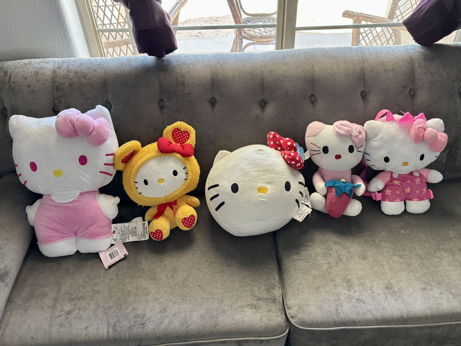 π Hello Kitty Plush Bundle (5 Total) β Excellent Condition, Some With Tags! π