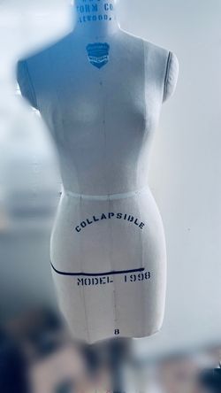 WOLF Dress Form Size 8, Model 1998. Made in USA dressmaker's dummy mannequin