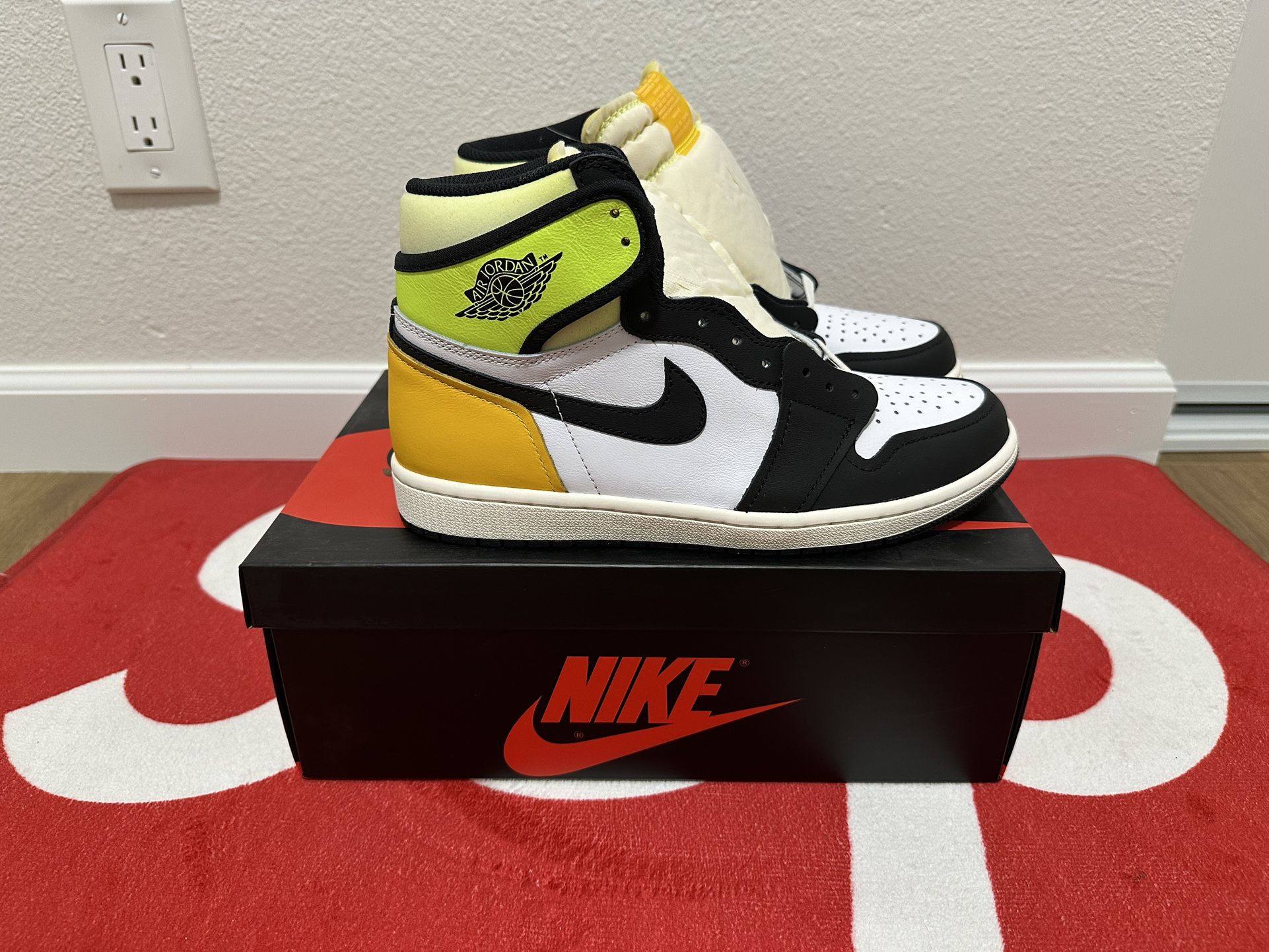 Jordan 1 Volt Gold Size 8