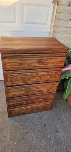 ** Beatiful 5 drawer wooden dresser **
