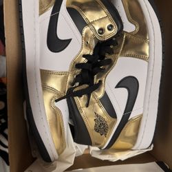 Jordan 1 Metallic Gold Size 8