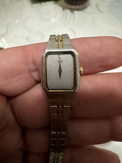 Vintage Women's SEIKO Quartz Silver Octagona Face Two Tome 