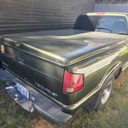 Parts.   S 10. Hood Bad Cover Interios  Tires