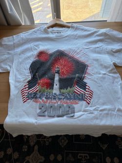 Key biscayne Florida t shirt. Whit no yellowing No tips or stains Clean 100 percent cotton Men’s large Clean non pamper free home  Fast shipping.