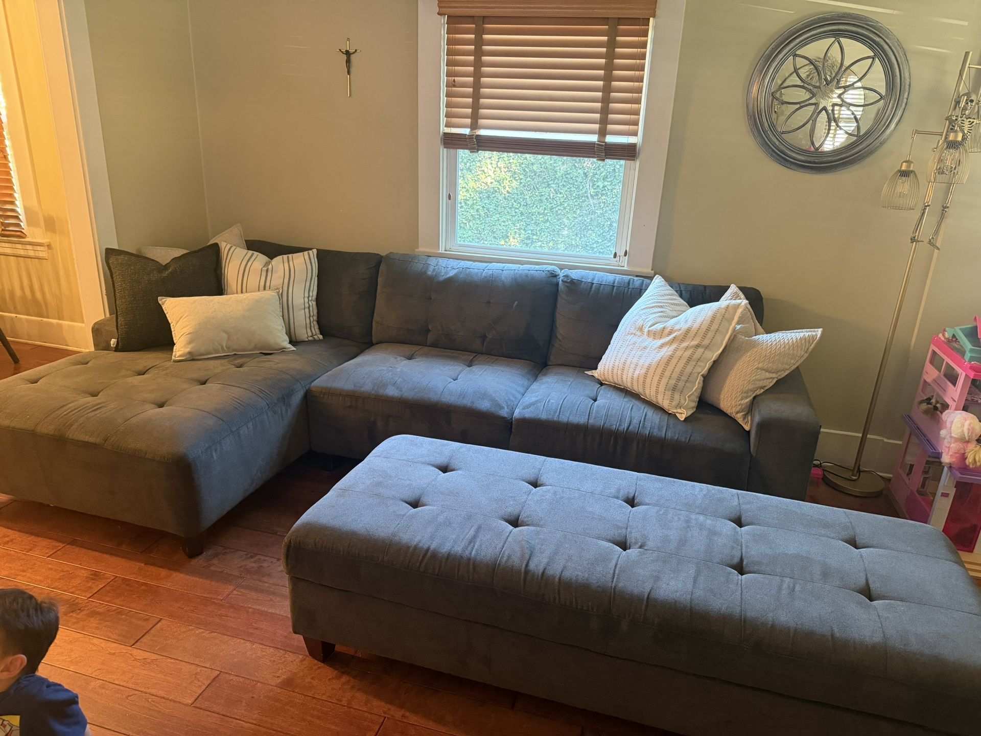 Sofa, Couch, Sectional