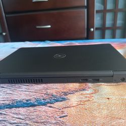 Fast Ultrabook Laptop - i7 8th + 32gb Ram