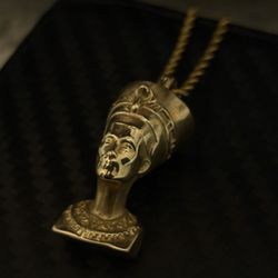 10k Cleopatra Pendant + Chain 
